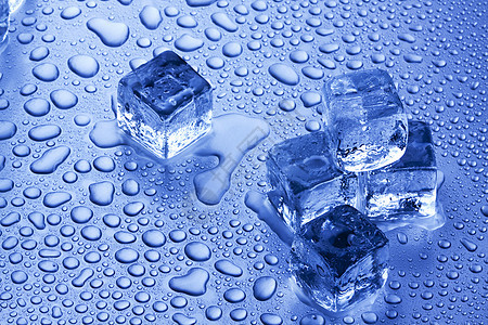 蓝色背景的冰雪立方体冰块寒意寒冷冰箱水晶水滴图片