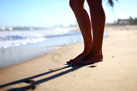 海洋上见波浪生活假期海滩娱乐女性蓝色修脚治疗身体图片