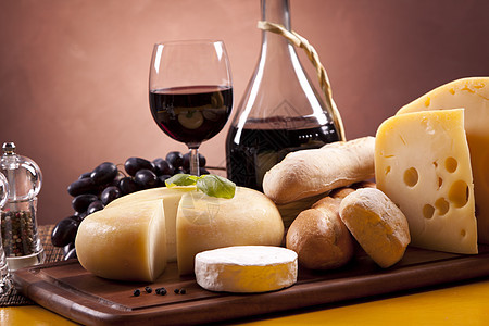 奶酪和葡萄酒配制农场美食食物盘子木板小吃胡椒桌子多样性生活图片