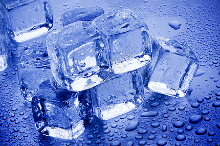 冰晶立方体寒意寒冷水滴冰箱冰块蓝色液体水晶图片