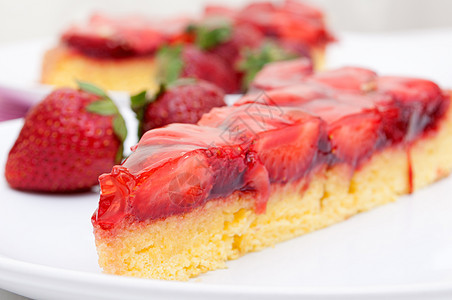 草莓蛋糕盘子面包红色甜点海绵美食水果食物白色明胶图片