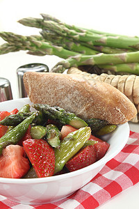 草莓沙拉食物烹饪白色绿色红色季节蔬菜收成时令外滩图片
