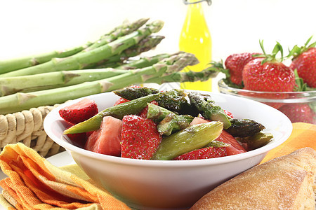 草莓沙拉熟食收成蔬菜烹饪红色白色时令浆果季节美味图片