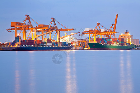 全球商业衬垫货物货轮蓝色贸易龙门架起重机城市油船货运图片