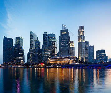 晚上新加坡天际天空商业建筑学建筑风景反光城市照明反射地标图片