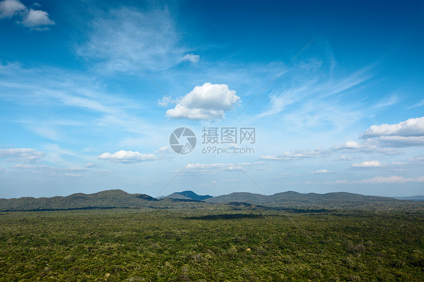 小型山上天空热带阴影晴天丘陵蓝色绿色图片