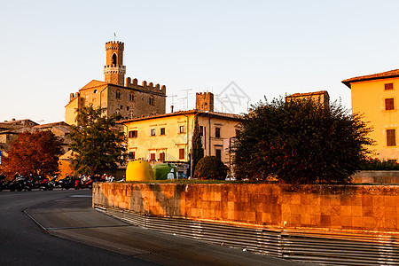 意大利托斯卡纳的伏尔特拉小城日落假期天空旅游建筑学景观家园砖块地标旅行城市图片
