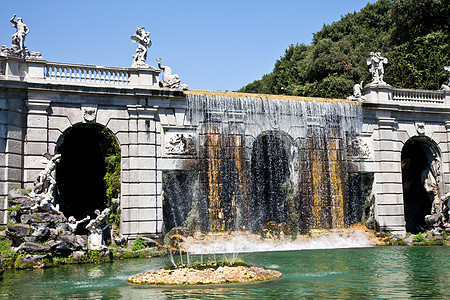 意大利旅行岩石花园公园瀑布树木艺术雕塑奢华石头图片