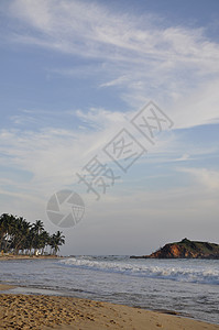 斯里兰卡米里萨海滩美丽的海 沙 太阳和天空图片