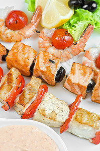 烤鲑鱼和虾美食沙拉营养海鲜盘子用餐草药烧烤油炸食物图片