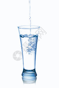 将水倒入玻璃杯中海浪波纹飞溅溪流喷泉饮料口渴生态气泡液体图片