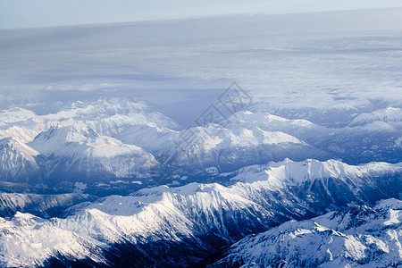 加拿大不列颠哥伦比亚BC积雪峰的空中观察直升机自由雪帽山脉地球阳光旅行滑雪荒野顶峰图片