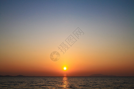 日出在海面上地平线气候太阳天际海滩天堂假期晴天日落海浪图片