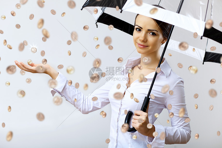 在雨雨雨和雨伞下商业妇女办公室工人就业工作室经理微笑管理人员女性交换成人图片