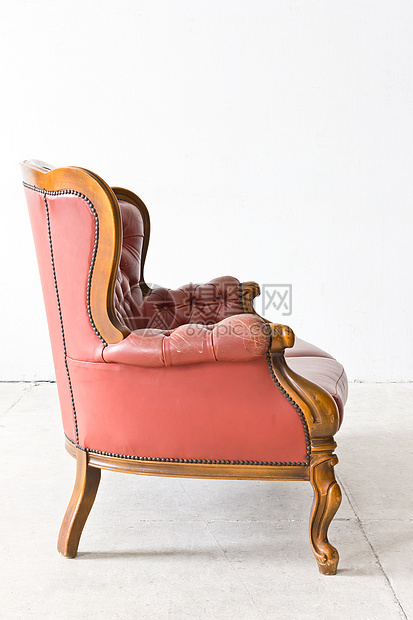 白色房间的老式豪华手椅雕刻风格皮革电话装潢装饰座位技术沙发插图图片
