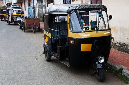 Tut-tuk - 印度的自动人力车出租车图片