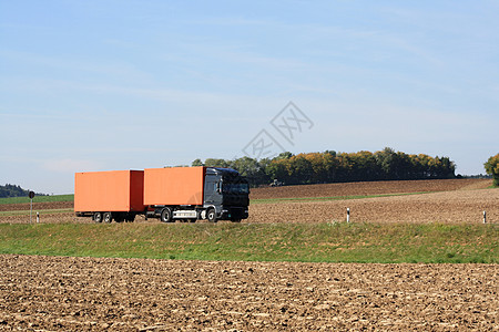 卡车在路上柴油机出口驾驶后勤运输车燃料车辆物流库存司机图片