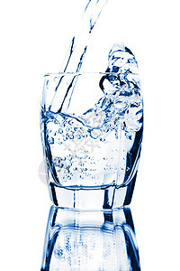 喷入玻璃中的水生态水滴反射酒精茶点口渴饮料溪流涟漪波纹背景图片