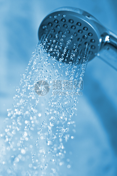 金属淋浴产生的水家庭流动运动洒水器浴室蓝色水滴宏观温泉喷射图片