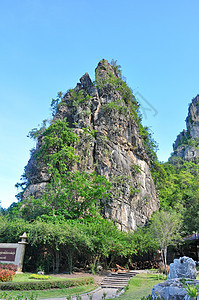 山区地貌晴天风景阳光场地高地顶峰场景蓝色绿色美丽图片