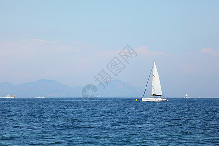 海上游艇场景海岸假期山脉热带港口海洋运输海滩海岸线图片