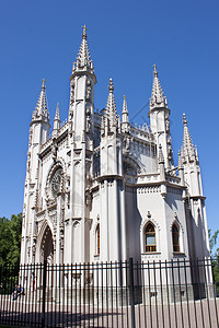 俄罗斯的哥特教堂旅游旅行教会艺术橡木天空尖顶场景建筑学树叶图片