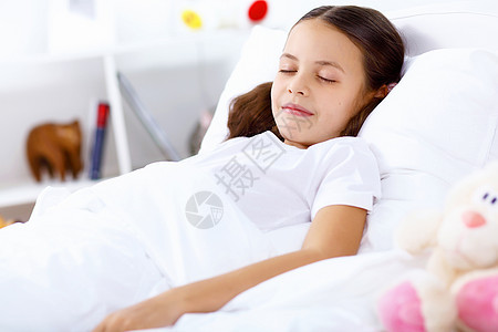 女孩在家床上睡觉头发女性亚麻青少年黑发卧室女士毯子房子房间图片