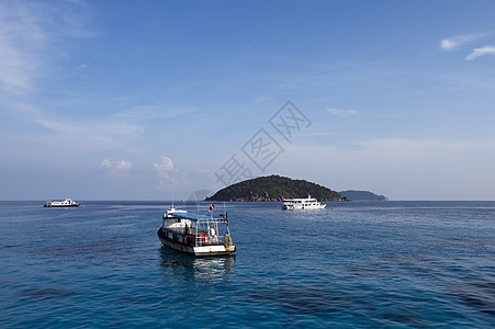 渔船去钓鱼船去岛屿海滩海洋天空情绪阴影小岛假期图片