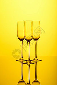 玻璃杯加葡萄酒餐厅庆典纪念日藤蔓酒杯派对周年酒吧瓶子水晶图片