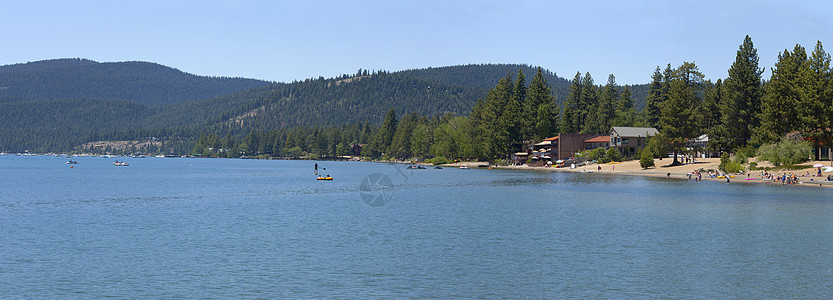 Tahoe湖海滩活动全景 加利福尼亚图片