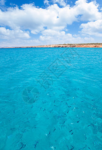 Cala Saona海滩 位于前厅 有鱼旅游岩石小岛晴天地标海洋旅行假期天空天堂图片