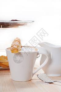 新鲜早餐咖啡和糕点小吃奶油饮料甜点咖啡店飞碟糖果服务巧克力杯子图片