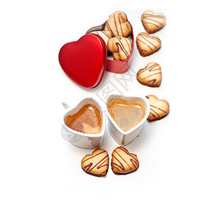 红心金属盒和咖啡上的红心铁盒和咖啡食物面包糕点庆典烘烤夫妻糖果小吃礼物美食图片