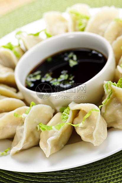 蒸锅和酱油汽船饺子午餐餐厅美食盘子烹饪食物点心服务图片