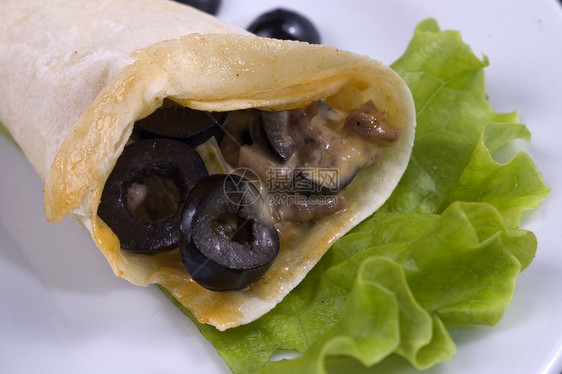 带蘑菇和橄榄的煎饼沙拉甜点饮食食物午餐水果谷物果味饥饿烹饪图片