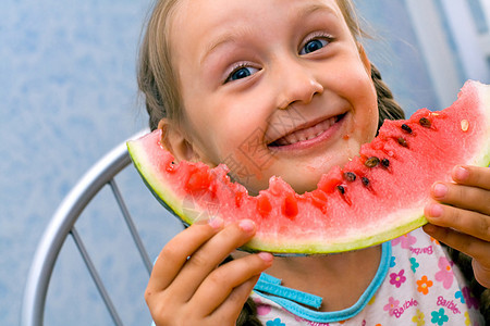 西瓜水果小吃幸福微笑野餐快乐乐趣童年孩子男性图片
