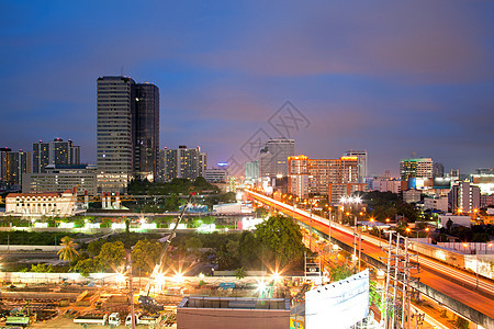曼谷公路和市中心的建筑工程图片