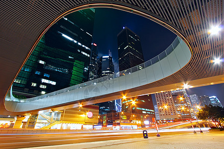 现代城市风景和夜里繁忙的街头街道交通运动高楼地标景观汽车场景建筑旅行戏剧性图片