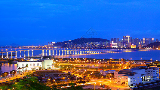 夜里市风与著名的旅行塔 在澳门河附近场景建筑学城市天空市中心景观首都建造反射海浪图片