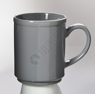 白色背景上孤立的茶杯陶瓷时间餐具咖啡杯阴影杯子制品反射咖啡图片