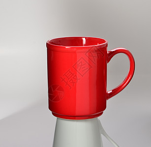 白色背景上孤立的茶杯餐具杯子咖啡反射时间制品阴影咖啡杯陶瓷背景图片