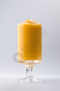 芒果酸奶 牛奶奶昔 孤立在白色上香草稻草液体活力玻璃酸奶奶油水果饮食甜点图片
