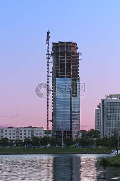 建造摩天大楼反射商业铺板起重机机械窗户技术大厦天空安装图片