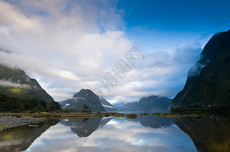 日出时密尔福德多云的早晨声音阴霾场景薄雾风景悬崖旅游蓝色公园岩石山脉图片