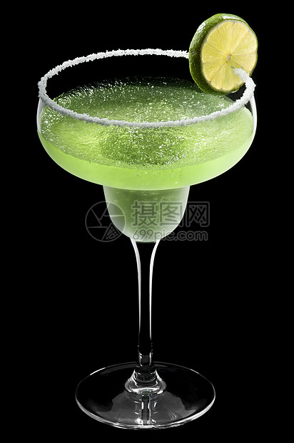 绿色玛格丽塔 在黑色背景面前水果酒精立方体食物果汁反射图片