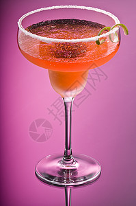 橙桃玛格丽塔果汁边缘紫色反射酒精食物水果立方体橙子图片