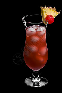 新加坡在美丽的长长的饮料杯中摇摇欲坠石榴酒精果汁苏打水水果立方体菠萝反射图片