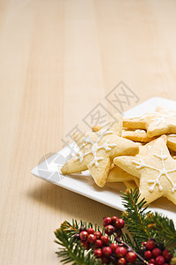 圣诞饼干在盘子上装饰风格食物糖霜糖果冰镇装饰品展示枞树星星图片