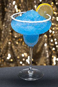 蓝色玛格丽塔鸡尾酒蓝色果汁派对白色液体水果玻璃饮料食物热带图片