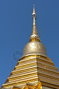 泰国一座寺庙的金屋顶图片